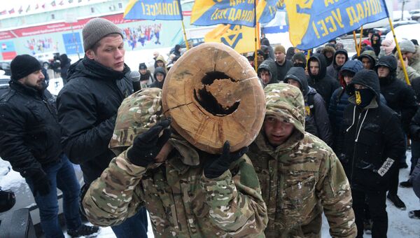 Представители националистического корпуса Азов проводят акцию возле представительства Евросоюза на Украине против отмены моратория на экспорт необработанной древесины. 29 ноября 2016