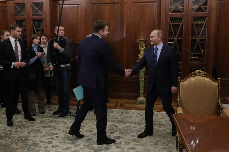 Президент РФ Владимир Путин и заместитель министра финанасов Максим Орешкин во время встречи в Кремле. 30 ноября 2016 Президент РФ Владимир Путин и заместитель министра финанасов Максим Орешкин во время встречи в Кремле. 30 ноября 2016