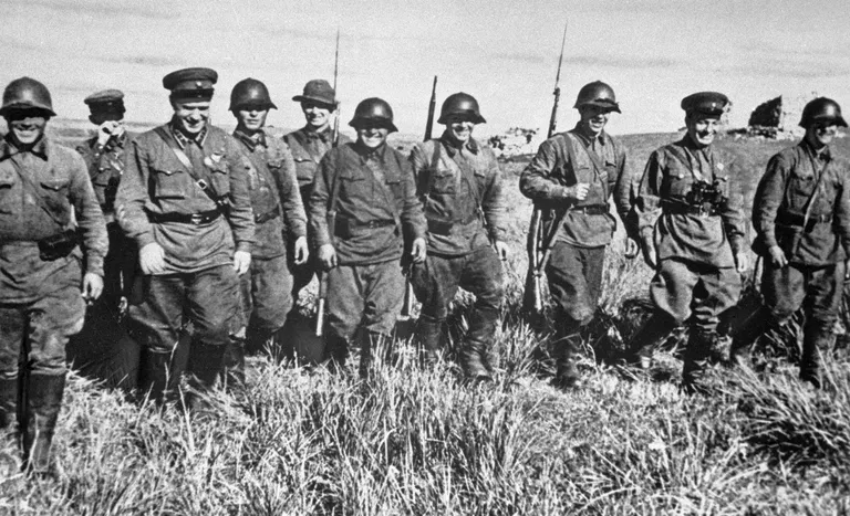 Командующий 57-м особым армейским корпусом РККА на территории Монгольской Народной Республики Георгий Жуков во время боев на Халхин-Голе Командующий 57-м особым армейским корпусом РККА на территории Монгольской Народной Республики Георгий Жуков во время боев на Халхин-Голе