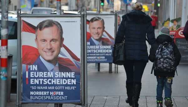 Агитационный плакат кандидата от ультраправой Австрийской партии свободы Норберта Хофера на одной из улиц Вены. Архивное фото