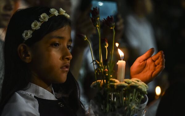 Церемония в память о погибшей в авиакатастрофе бразильской футбольной команде Шапекоэнсе на стадионе в городе Медельин, Колумбия