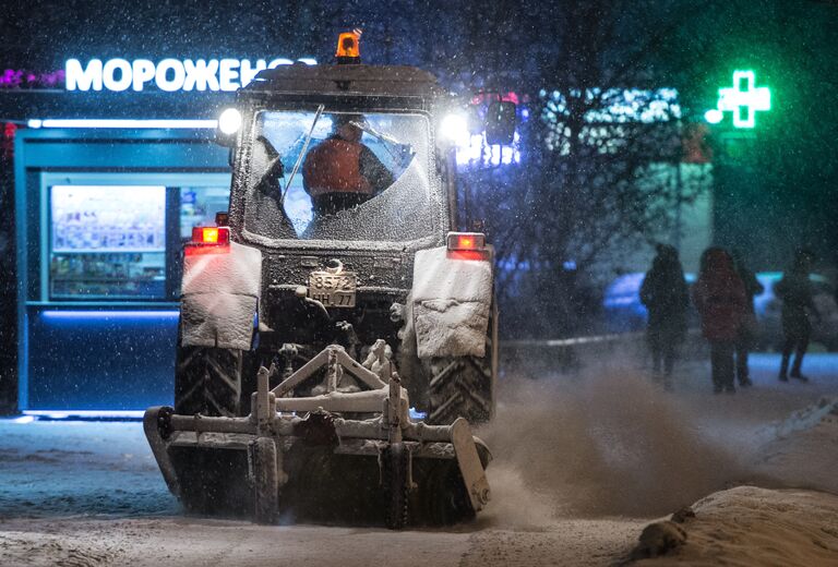 Уборка снега в Москве