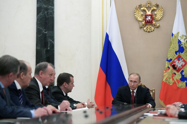 Президент РФ Владимир Путин на заседании Совбеза РФ. 1 декабря 2016 Президент РФ Владимир Путин на заседании Совбеза РФ. 1 декабря 2016