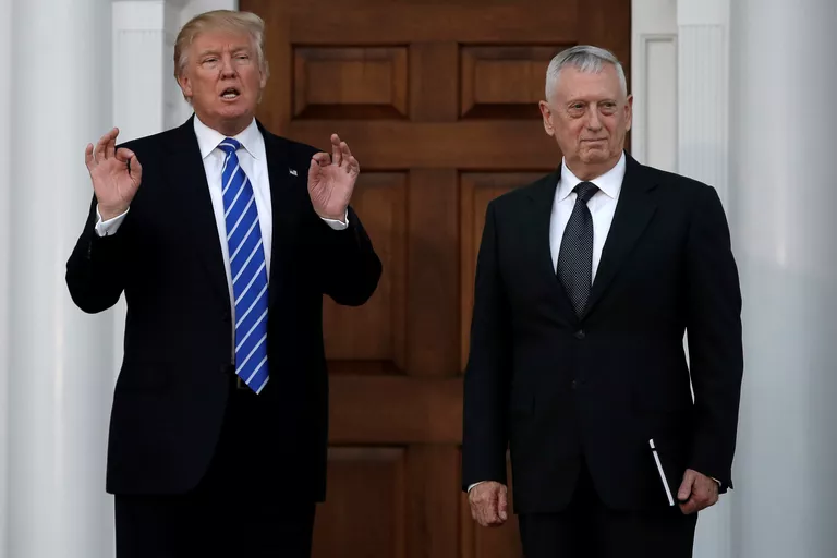 Избранный президент США Дональд Трамп и возможный шеф Пентагона Джеймс Маттис. 2 декабря 2016 года Избранный президент США Дональд Трамп и возможный шеф Пентагона Джеймс Маттис. 2 декабря 2016 года