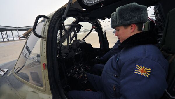 Торжественная церемония передачи новых ударных вертолетов Ка-52 Аллигатор личному составу вертолетного полка ЮВО в Краснодарском крае в рамках планового переоснащения