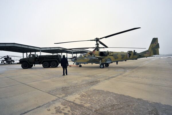 Новый ударный вертолет Ка-52 Аллигатор после торжественной передачи личному составу вертолетного полка ЮВО в Краснодарском крае в рамках планового переоснащения
