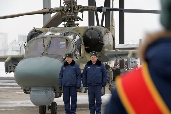 Торжественная церемония передачи новых ударных вертолетов Ка-52 Аллигатор личному составу вертолетного полка ЮВО в Краснодарском крае в рамках планового переоснащения