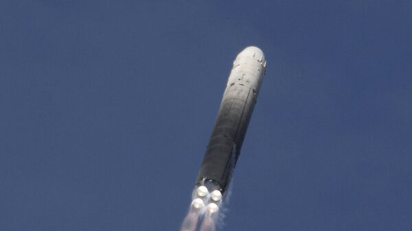 Запуск баллистической ракеты РС-18 Стилет с космодрома Байконур