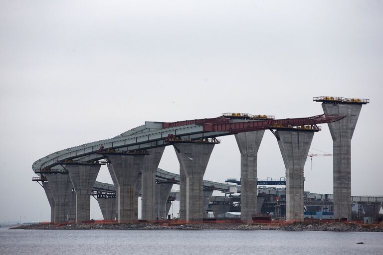 Строительство двухъярусного моста Западного скоростного диаметра в Санкт-Петербурге