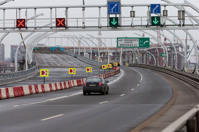 Строительство двухъярусного моста Западного скоростного диаметра в Санкт-Петербурге