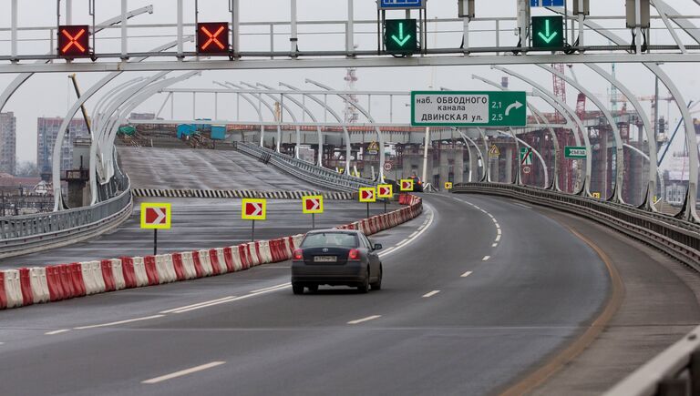 Строительство двухъярусного моста Западного скоростного диаметра в Санкт-Петербурге