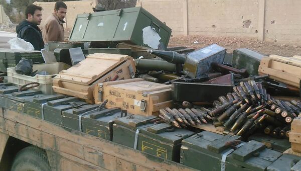 Оружие и боеприпасы, сданные боевиками правительственным сирийским войскам в городе Хан аш-Ших