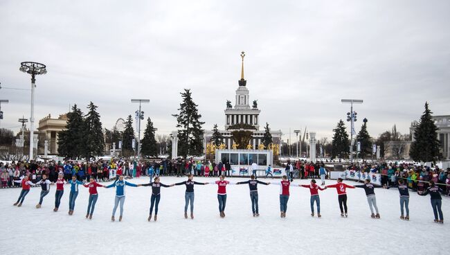 На катке на ВДНХ. Архивное фото