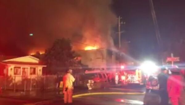 Крупный пожар в ночном клубе Окленда. Съемка с места происшествия