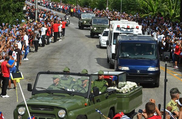 Траурный кортеж с прахом команданте Фиделя Кастро прибыл в Сантьяго-де-Куба