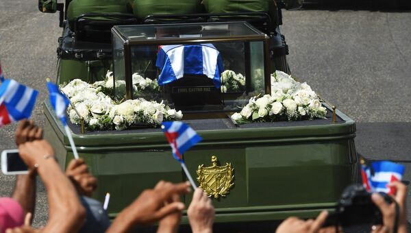 Автомобиль с прахом команданте Фиделя Кастро прибыл в Сантьяго-де-Куба