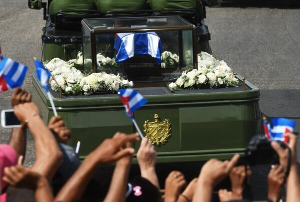 Автомобиль с прахом команданте Фиделя Кастро прибыл в Сантьяго-де-Куба