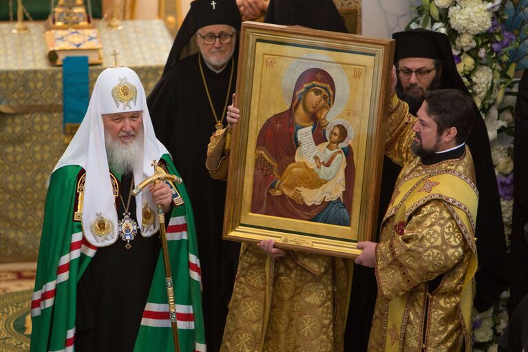 Патриарх Московский и всея Руси Кирилл совершает освящение и службу в Троицком кафедральном соборе при Русском духовно-культурном центре в рамках своего визита в Париж