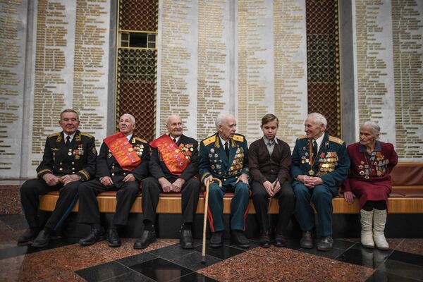 Ветераны боевых действий перед началом 11-го традиционного Бала Победителей, посвященного 75-й годовщине Битвы за Москву, в Центральном музее Великой Отечественной войны на Поклонной горе в Москве