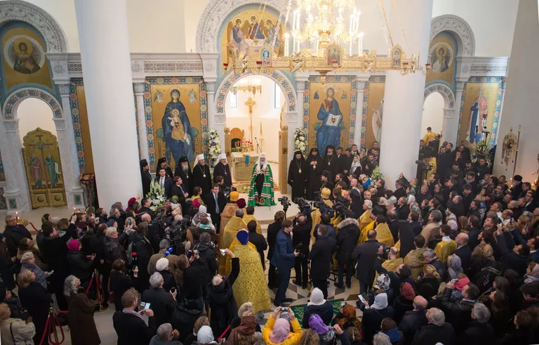 Патриарх Московский и всея Руси Кирилл совершает освящение и службу в Троицком кафедральном соборе при Русском духовно-культурном центре в рамках своего визита в Париж Патриарх Московский и всея Руси Кирилл совершает освящение и службу в Троицком кафедральном соборе при Русском духовно-культурном центре в рамках своего визита в Париж