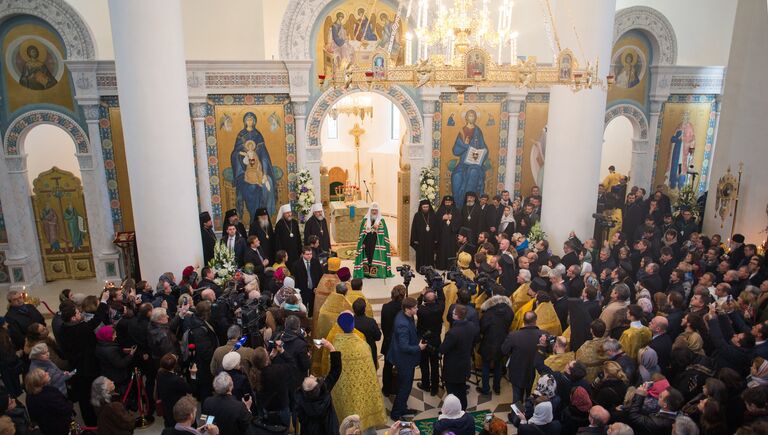 Патриарх Московский и всея Руси Кирилл совершает освящение и службу в Троицком кафедральном соборе при Русском духовно-культурном центре в рамках своего визита в Париж