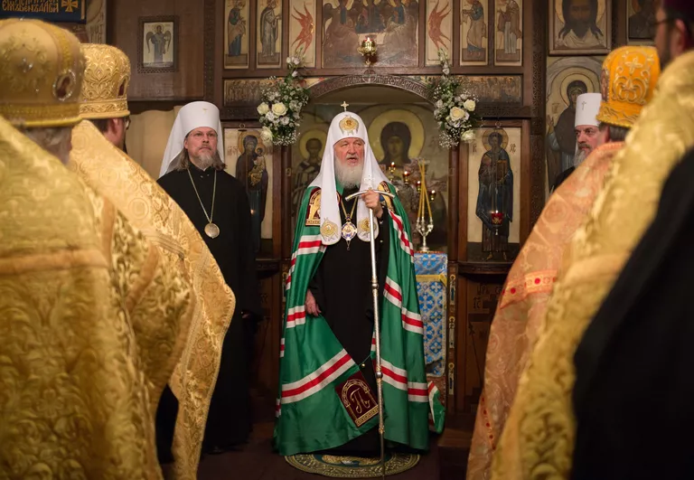 Патриарх Московский и всея Руси Кирилл во время утрени всенощного бдения в парижском храме Трех святителей, проходящей в рамках его визита во Францию Патриарх Московский и всея Руси Кирилл во время утрени всенощного бдения в парижском храме Трех святителей, проходящей в рамках его визита во Францию
