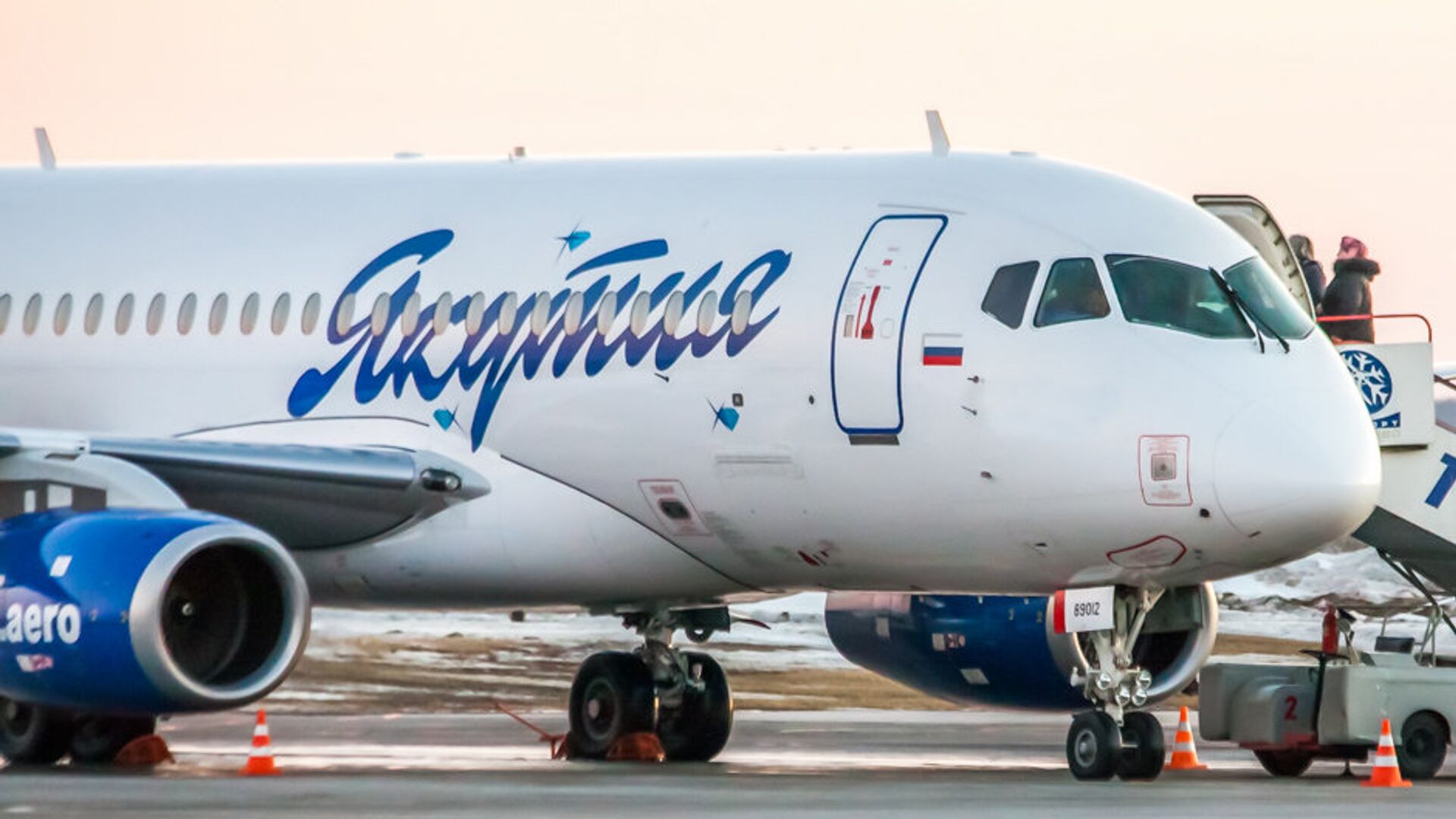 Самолет Sukhoi Superjet 100 авиакомпании Якутия 0