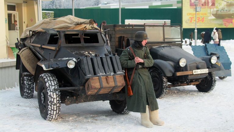 Участник военно-исторического фестиваля Главный рубеж, посвященного 75-летию битвы под Москвой, в музейно-мемориальном комплексе История танка Т-34 в Московской области