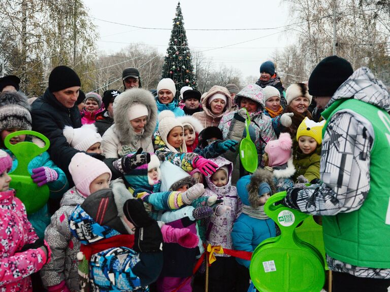 Жители Екатеринбурга на празднике встречи Деда Мороза из Великого Устюга в ЦПКиО имени В.В.Маяковского