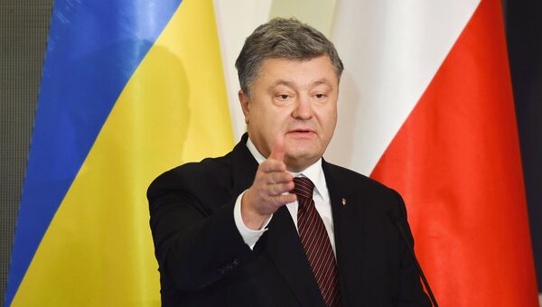 Президент Украины Петр Порошенко выступает во время украинско-польской конференции в Варшаве. 2 декабря 2016