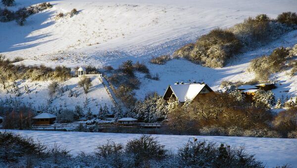 Зима в окрестностях Грушевого озера в Симферопольском районе Крыма. Архивное фото