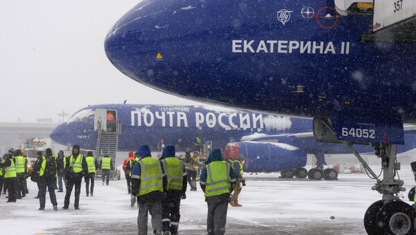 Церемония запуска двух магистральных грузовых самолетов ТУ-204С, приобретенных Почтой России, в аэропорту Внуково. 5 декабря 2016