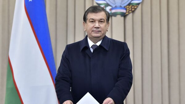 Шавкат Мерзиеев голосует на выборах президента Узбекистана