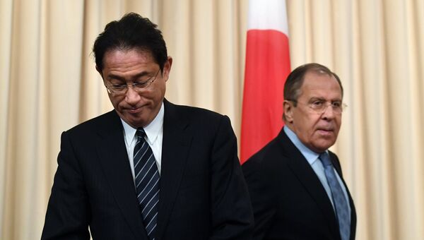 Министр иностранных дел РФ Сергей Лавров и министр иностранных дел Японии Фумио Кисида. Архивное фото
