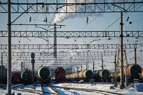 Цистерны с нефтепродуктами на станции Комбинатская Западно-Сибирской железной дороги