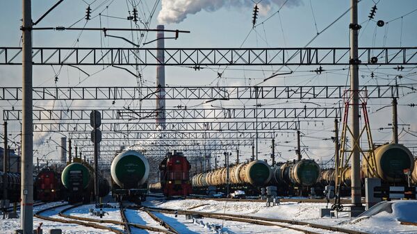 Цистерны с нефтепродуктами на станции Комбинатская Западно-Сибирской железной дороги 