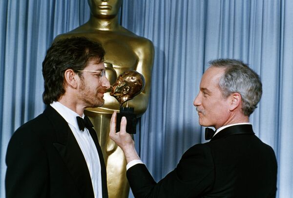 Режиссер Стивен Спилберг и актер Ричард Дрейфусс на премии имени Ирвинга Тальберга, 30 марта 1987