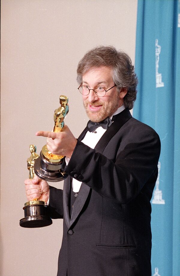 Стивен Спилберг получил два Оскара за фильм Список Шиндлера, 21 марта 1994