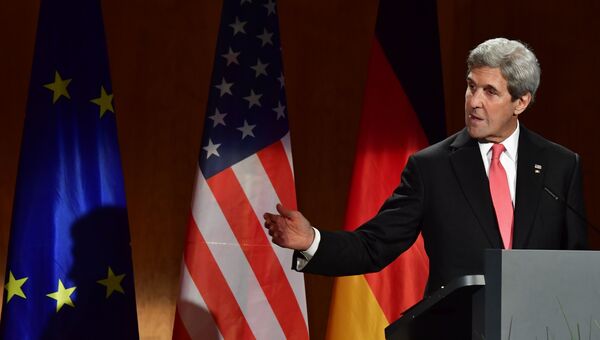 Госсекретарь США Джон Керри на церемонии вручения ему высшей награды За заслуги перед Федеративной Республикой Германия в Берлине. 5 декабря 2016