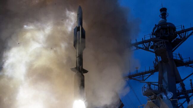 Американская зенитная ракета SM-6, разрабатываемая компанией Raytheon. Архивное фото 