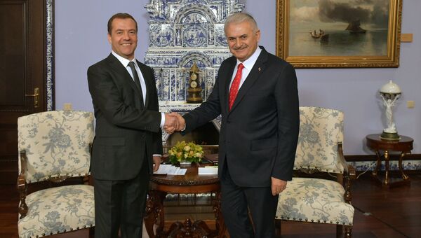 Председатель правительства РФ Дмитрий Медведев и премьер-министр Турции Бинали Йылдырым во время встречи в подмосковной резиденции Горки. 6 декабря 2016