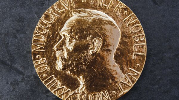Медаль, которую вручают лауреатам нобелевской премии мира. Архивное фото