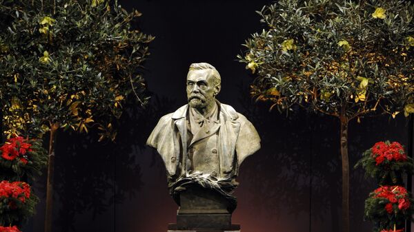 Бюст Альфреда Нобеля в концертном зале Стокгольма. Архивное фото