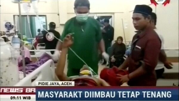 Осмотр пострадавших после землетрясения в Индонезии, 7 декабря 2016