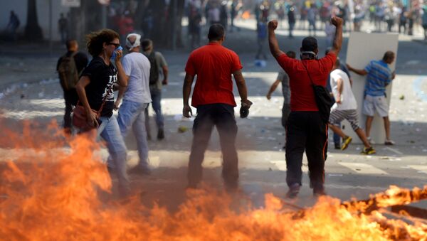 Акция протеста госслужащих против программы сокращения государственных расходов в Рио-де-Жанейро, Бразилия