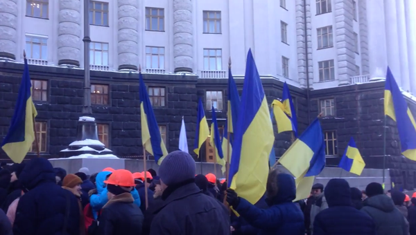 У здания правительства Украины митингуют рабочие