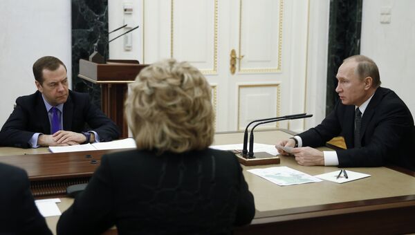 Президент РФ Владимир Путин проводит совещание с постоянными членами Совета безопасности РФ в Кремле. 7 декабря 2016