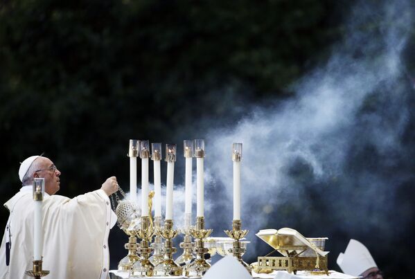 Папа римский Франциск проводит мессу в Базилике национальной святыни Непорочного зачатия