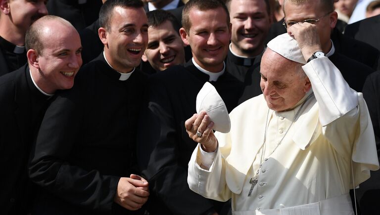 Папа римский Франциск на площади Святого Петра в Ватикане
