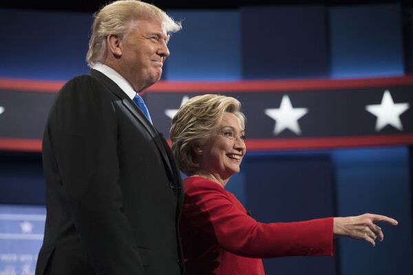 Дональд Трамп и Хиллари Клинтон во время первых президентских дебатов
